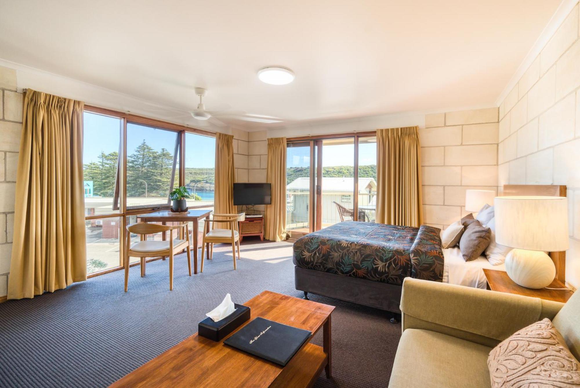 Loch Ard Motor Inn Port Campbell Extérieur photo